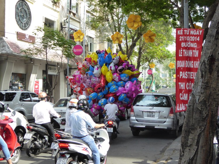 Christmas Eve balloon deliveries Saigon