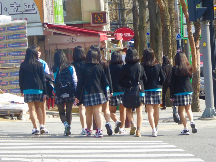 Leaving Hanok Village, this reminded us of the of the 5,6,7,8s band in the Tarantino film, 